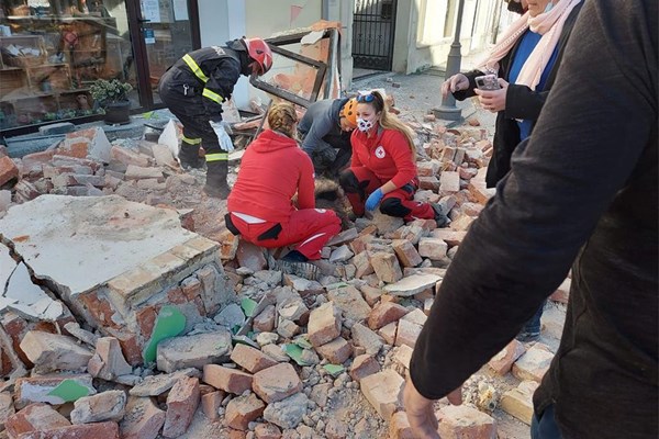 Novi razorni potres pogodio je Petrinju i Sisak, brojne osobe ozlijeđene i ostale bez domova